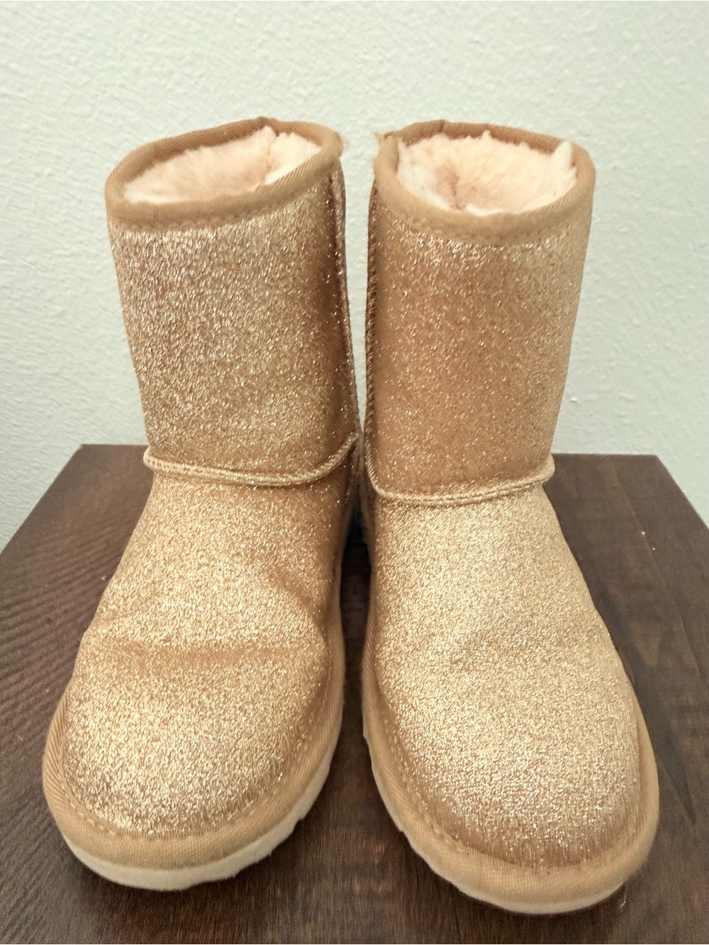 UGG Classic Short II Glitter Gold Girls Boots US 13 EU 32.5 Sheepskin 1111852K